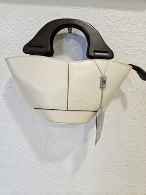 Daniela Moda Cream Leather Boat Handbag with Wooden Top Handles/crossbody